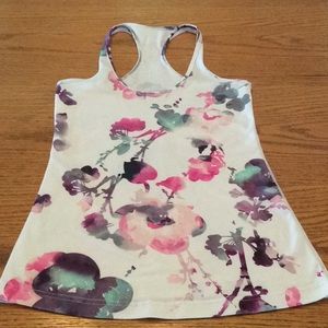 Floral print Lululemon tank